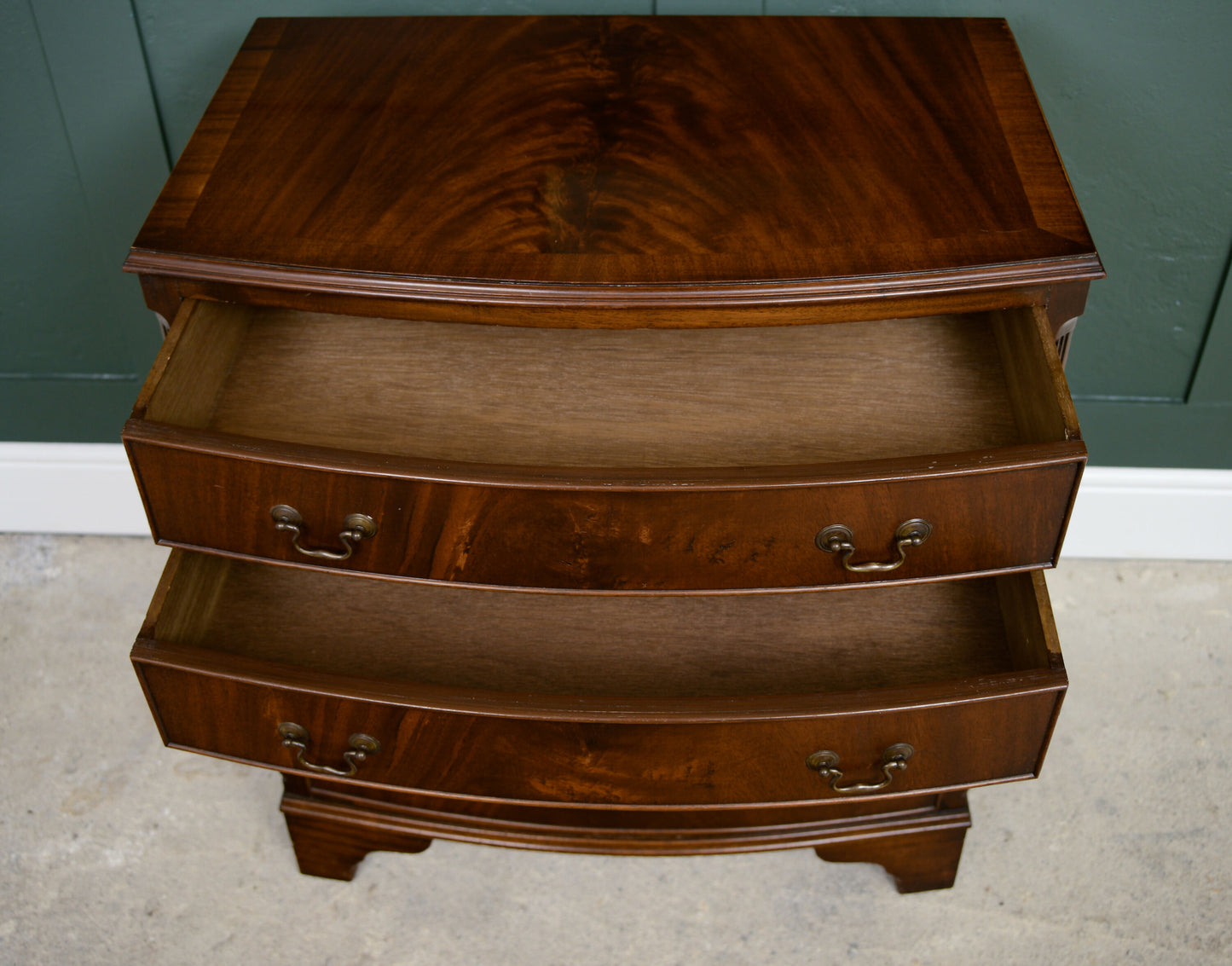 Regency Style Mahogany Chest of Drawers - Bow Fronted