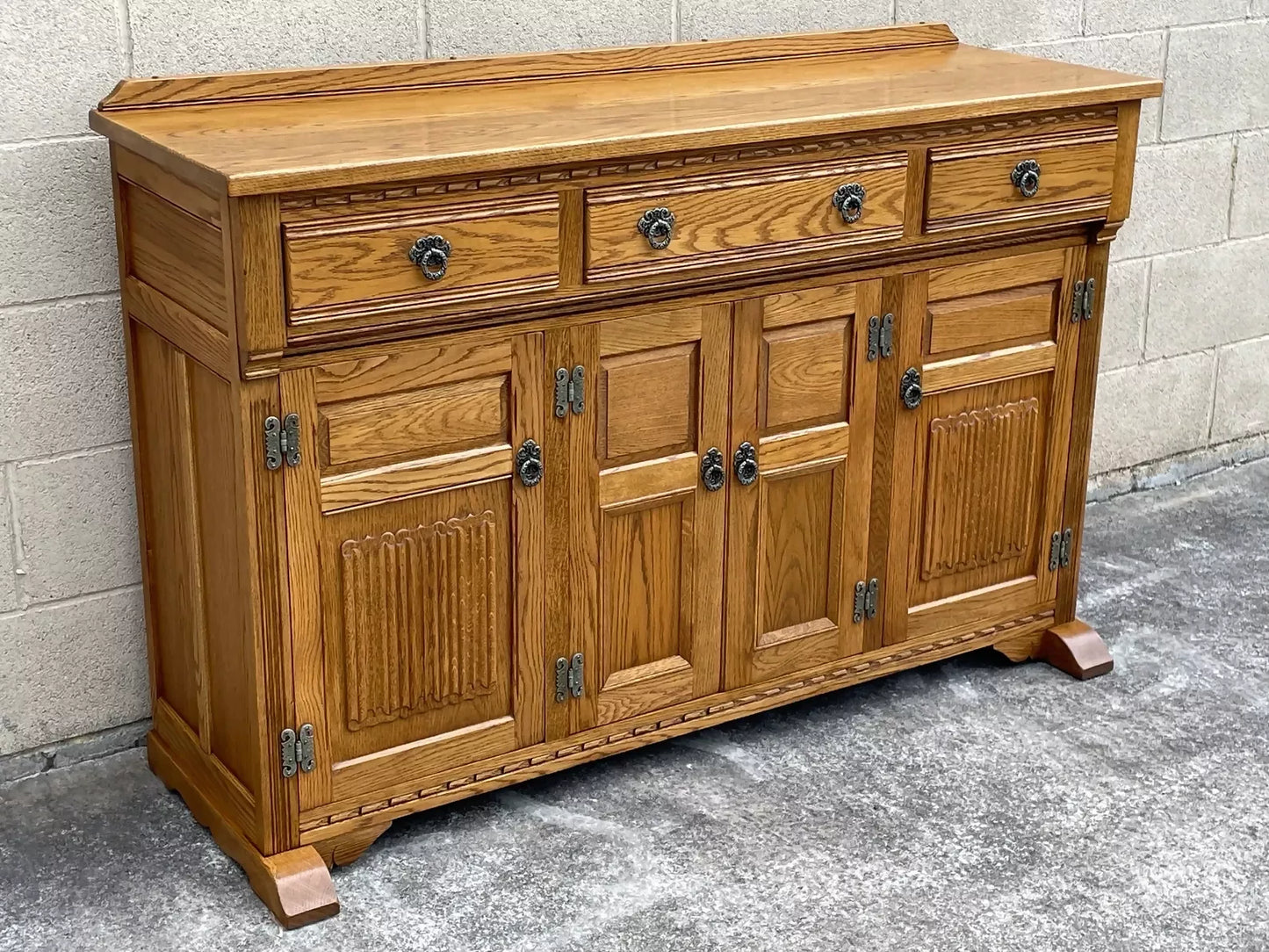 A WOOD BROTHERS OLD CHARM VINTAGE CARVED OAK SIDEBOARD / DRESSER BASE.