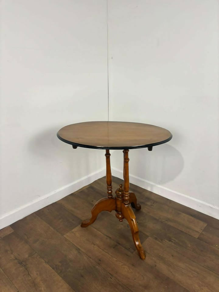 Victorian Mahogany Oval Tip Top Tripod Table (Top Secured in Fixed Position)