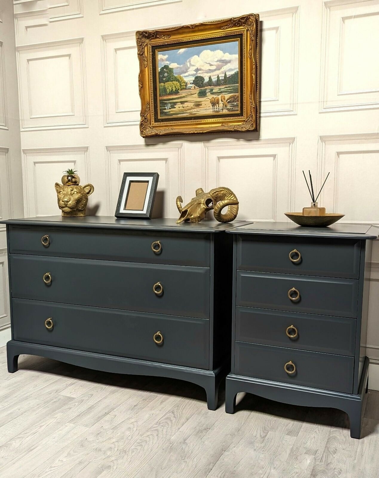 Stag Minstrel - Professionally Sprayed - Chest Of 3 Low Drawers And Bedside