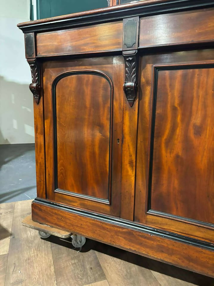 Quality Victorian Mahogany Mirror Back Sideboard