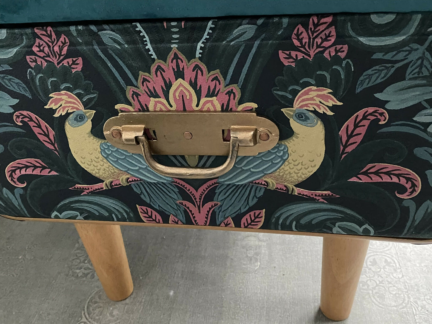 Vintage Trunk Chair - Kershaw