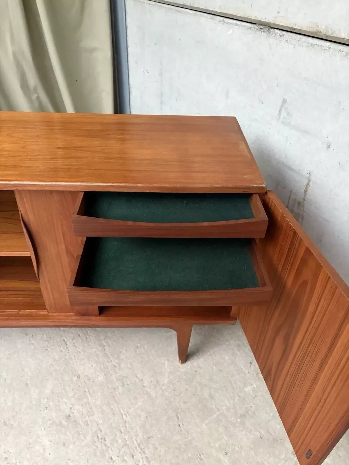 Vintage Mid Century Danish Large Teak Sideboard Drinks Cabinet