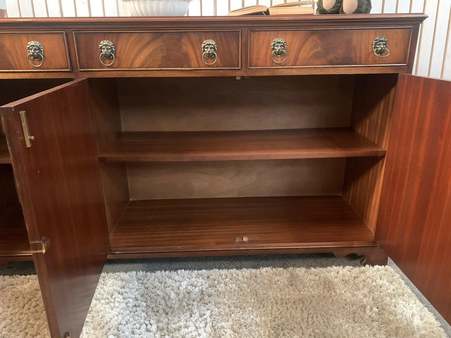 Ian Smith Reproduction Sideboard – Solid Wood Retro / Vintage Style Storage Unit