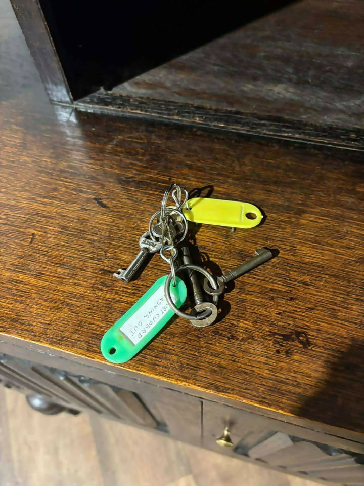Early 20th Century Small Oak Court Cupboard
