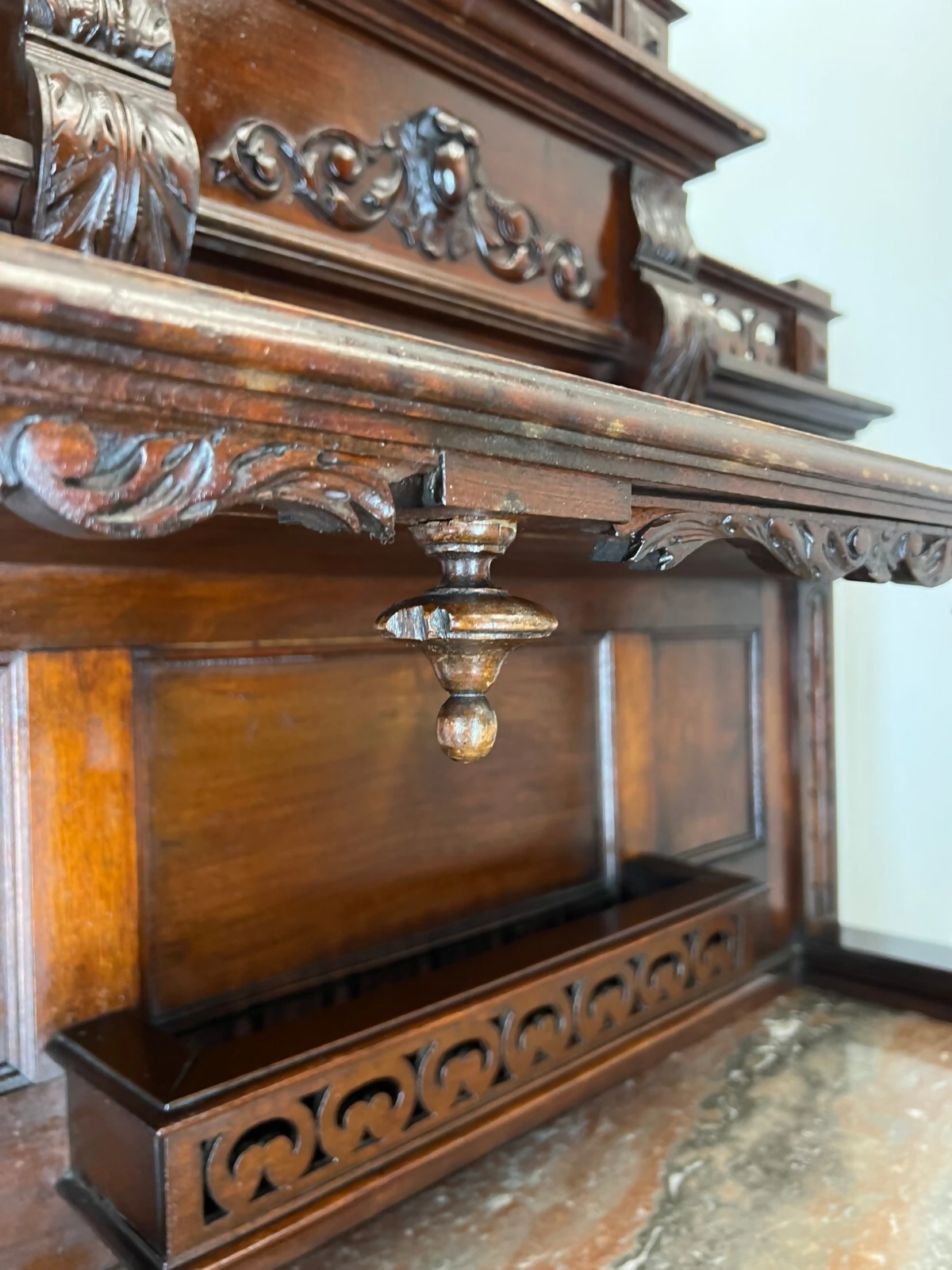 Sideboard Antique French Style Walnut Marble Display Cabinet Cupboard LOT 3576