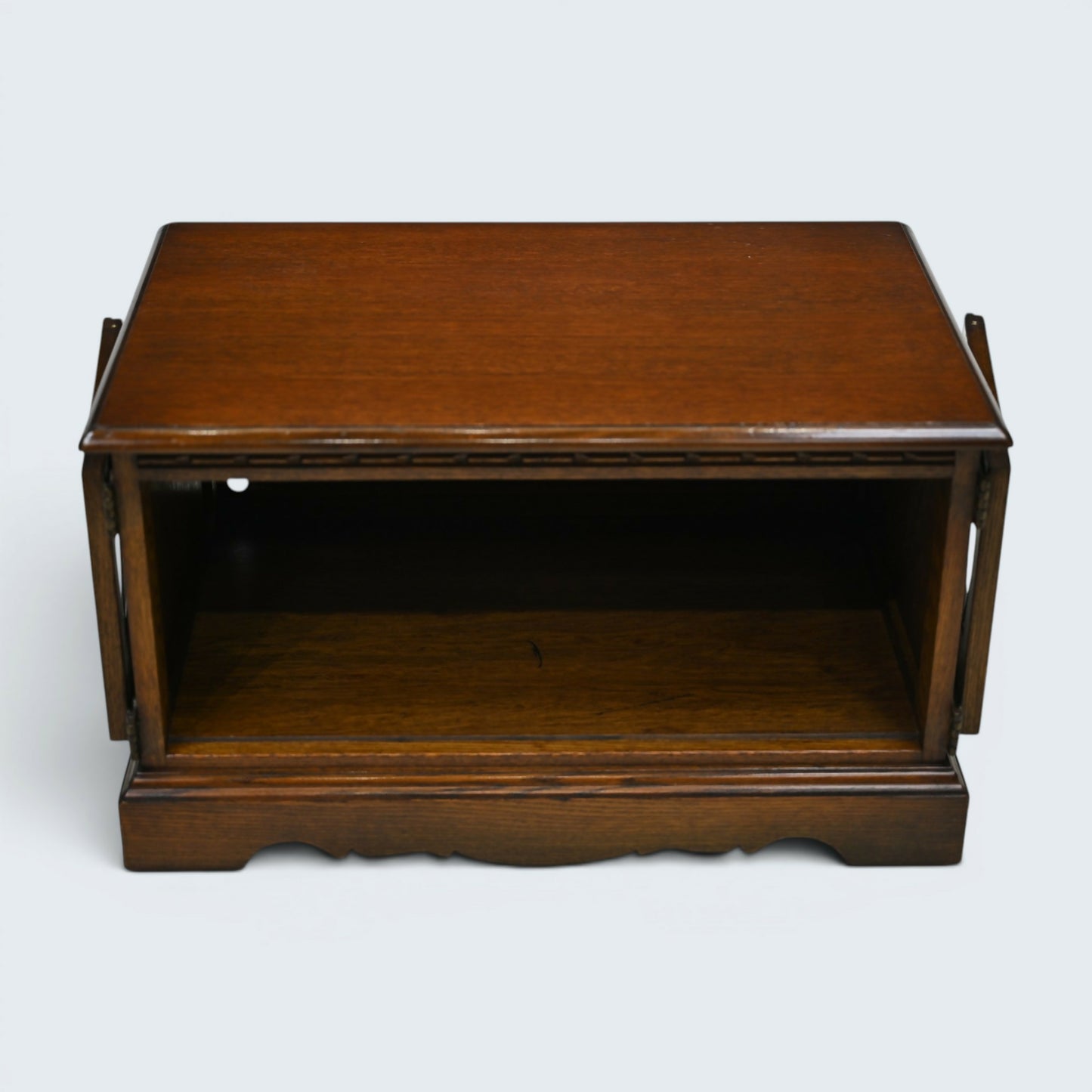 Old Charm TV Stand Linenfold Doors Model #2172 Tudor Brown Oak FREE UK Delivery