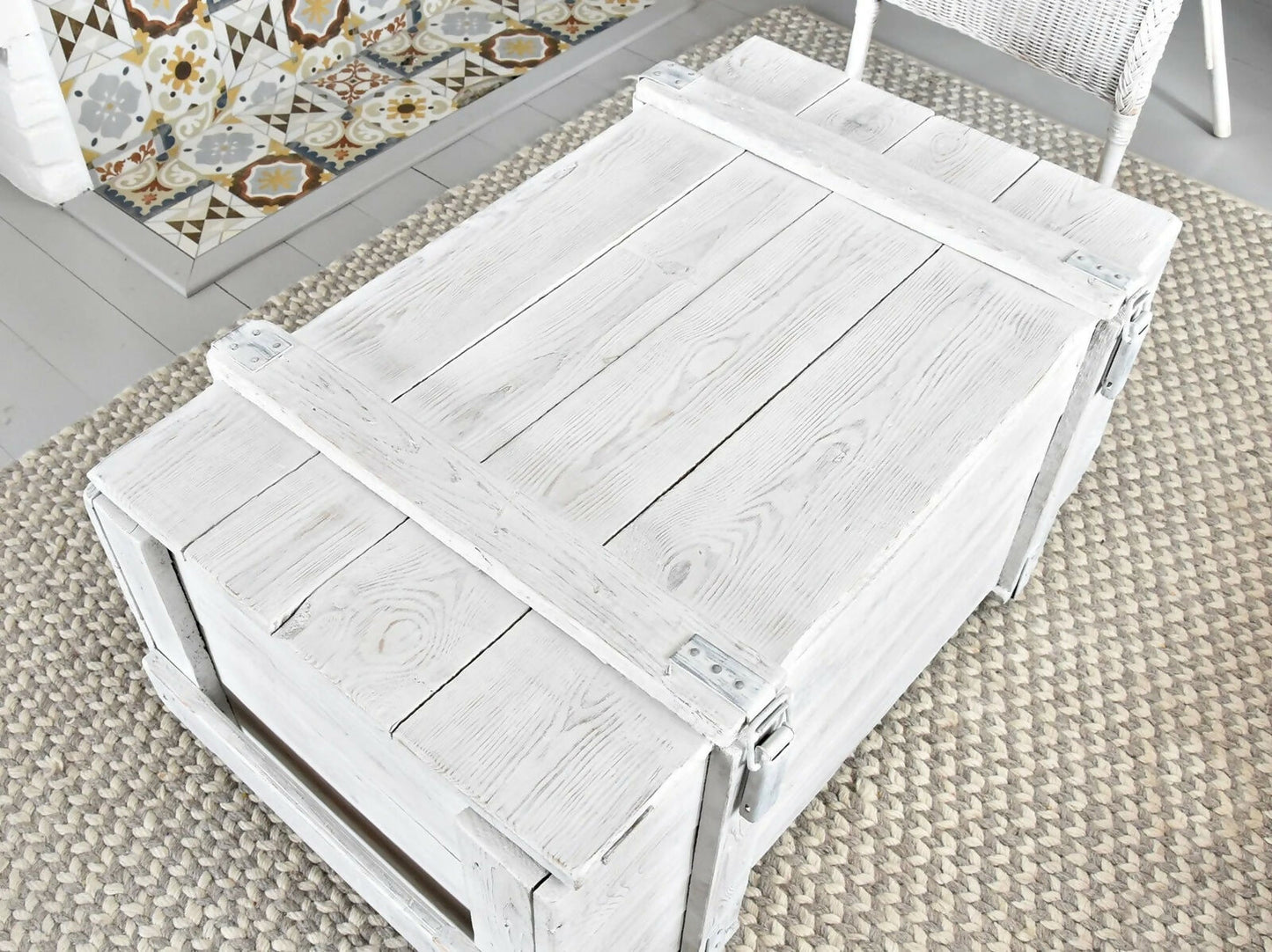 White Military Chest Coffee Table – Army Trunk Coffee Table – Vintage Storage Coffee Table – Reclaimed Wood Farmhouse Rustic Loft Table