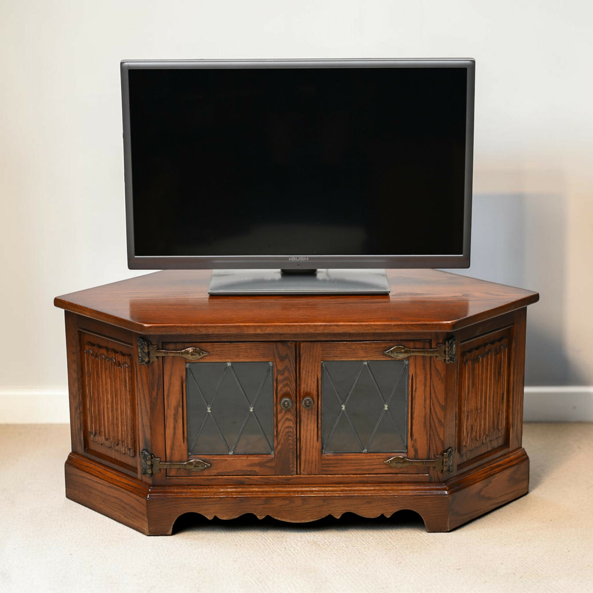 Old Charm TV Stand Linenfold Leaded Glass Doors Tudor Brown FREE UK Delivery*