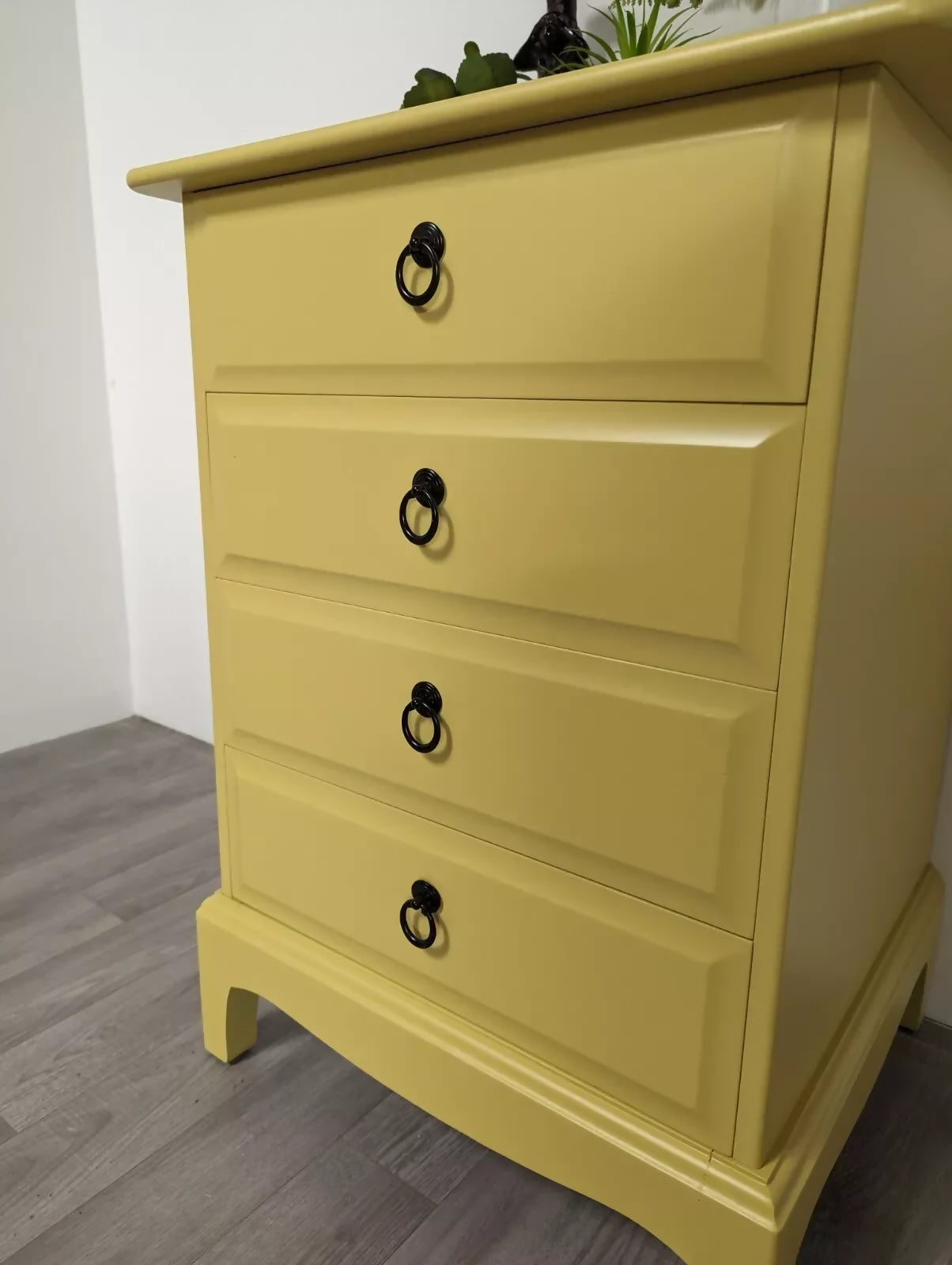 Profesionally Sprayed 2 X yellow Stag Minstrel 4 Drawer Bedside Tables (pair)