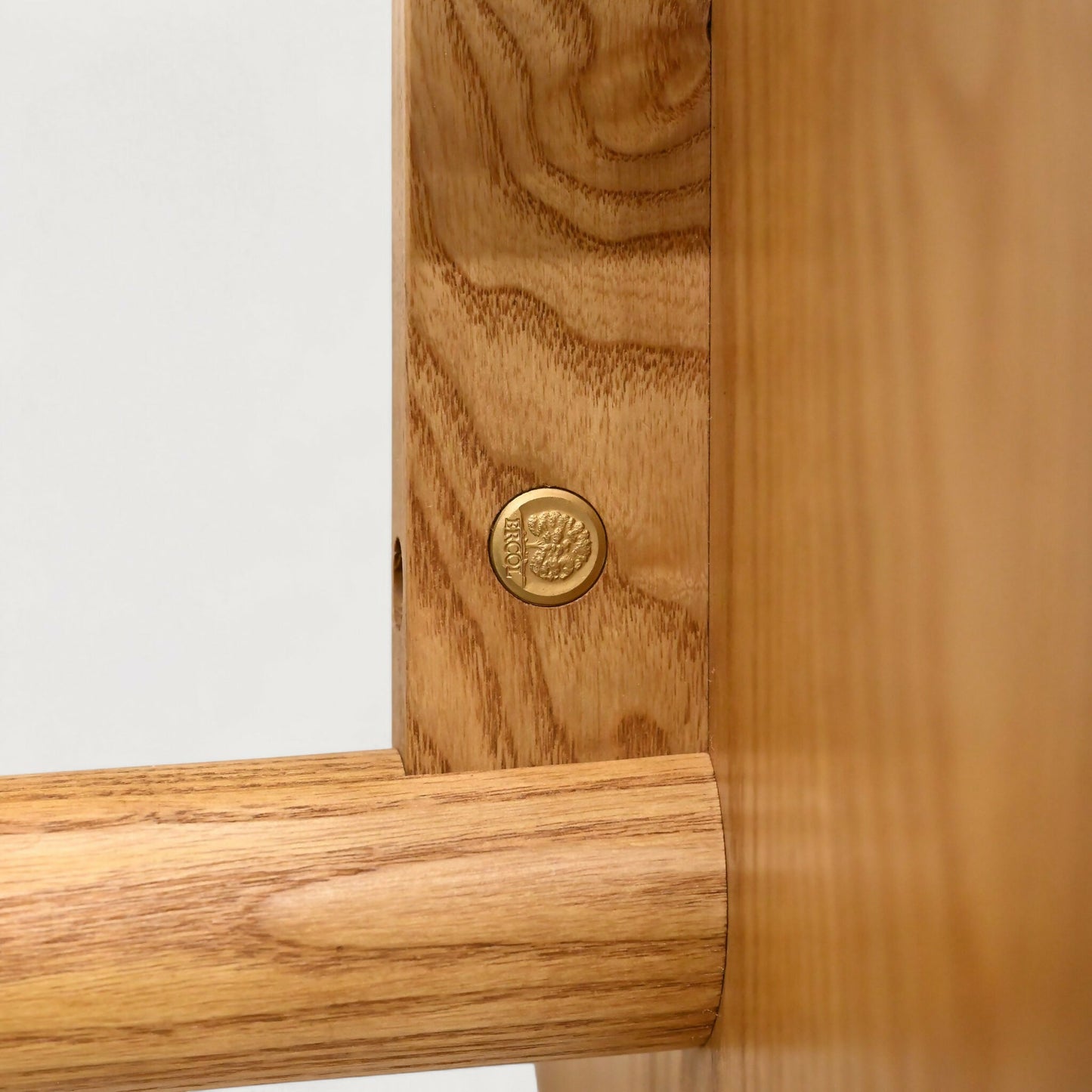 Ercol Round Side Table Light Finish Mid Century Modern Elm Light FREE Delivery*. SBR10877/2908E