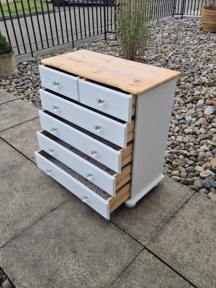 Stunning pine vintage chest of drawers