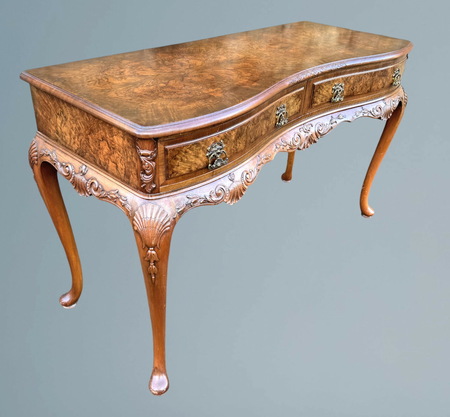 Good Quality Queen Anne Style Burr Walnut Serving Side Table
