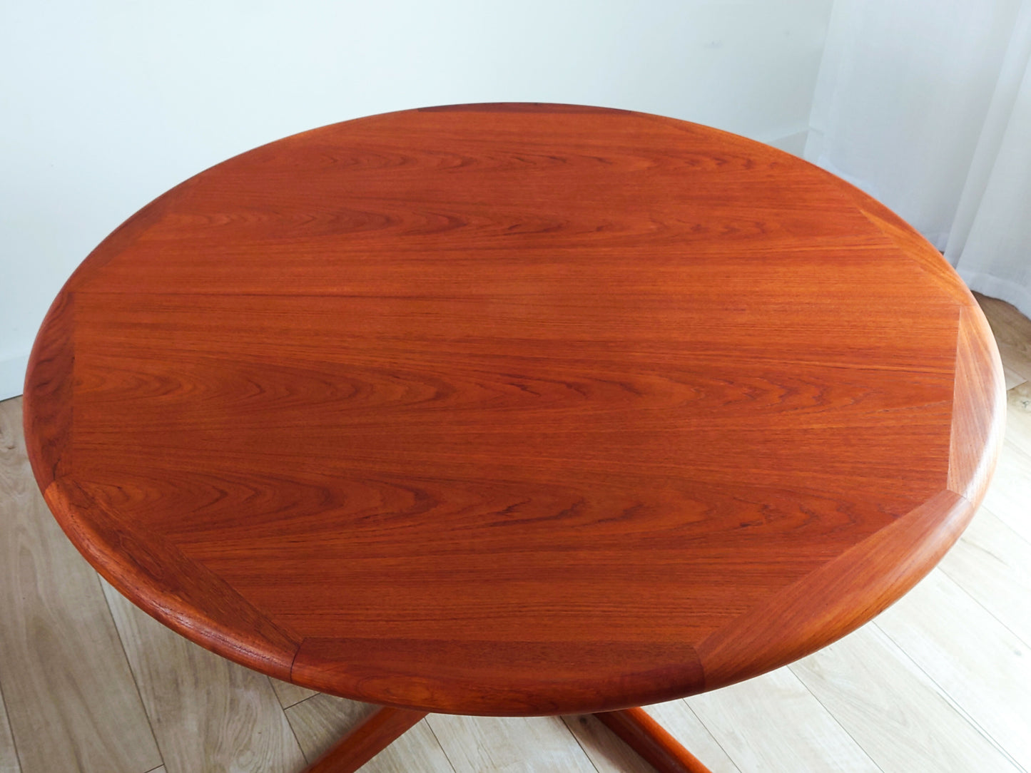 Mid century retro Danish round dining table