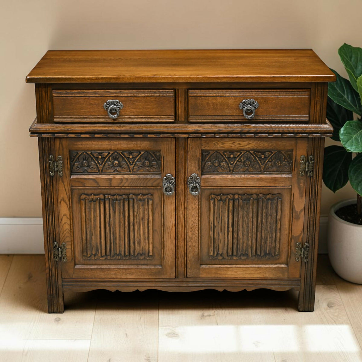 Old Charm Small Sideboard Linenfold Doors Model 1631 Light Oak FREE UK Delivery*