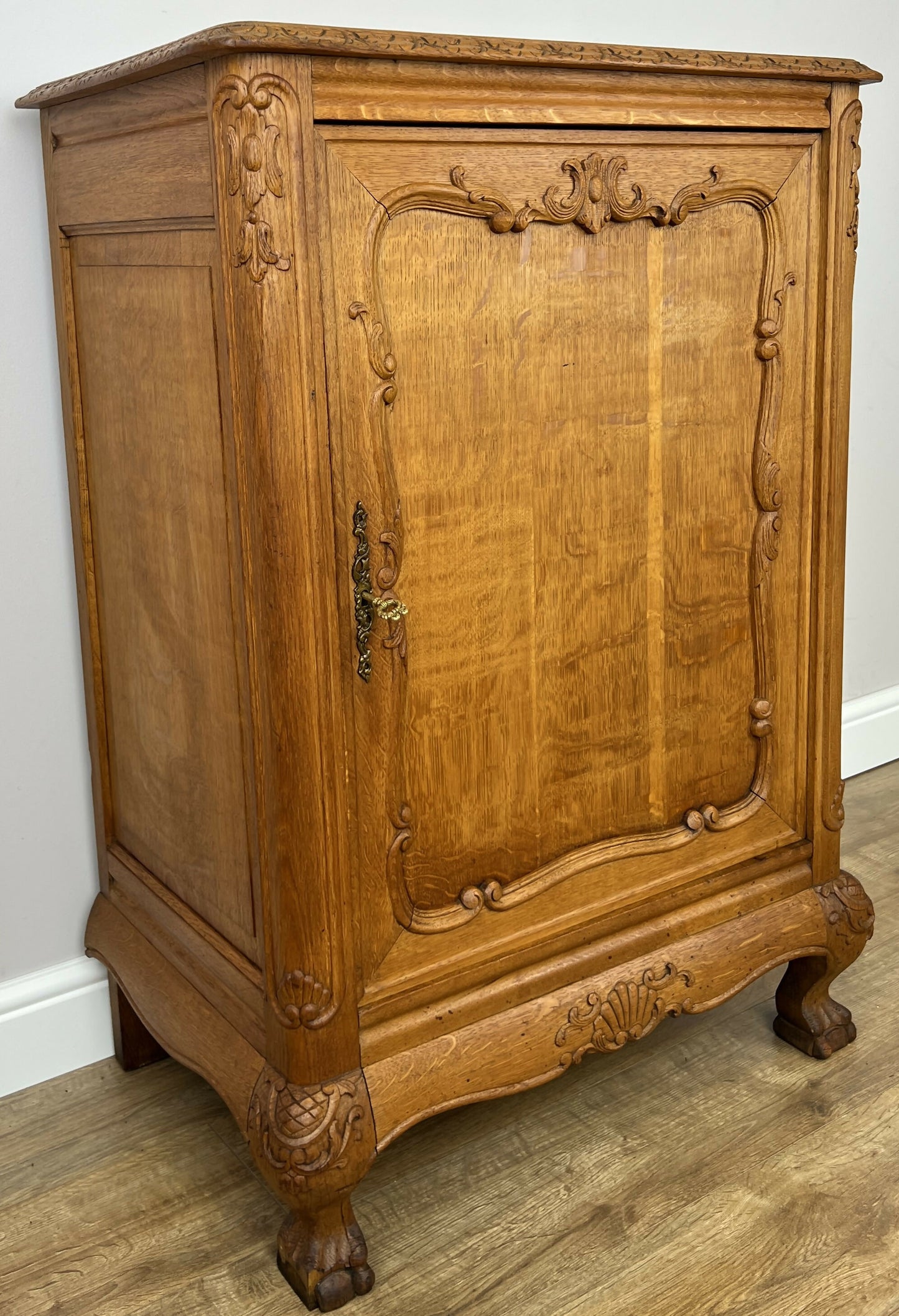 Cabinet Vintage French Style Oak Sideboard with Carved Cupboard LOT 6248