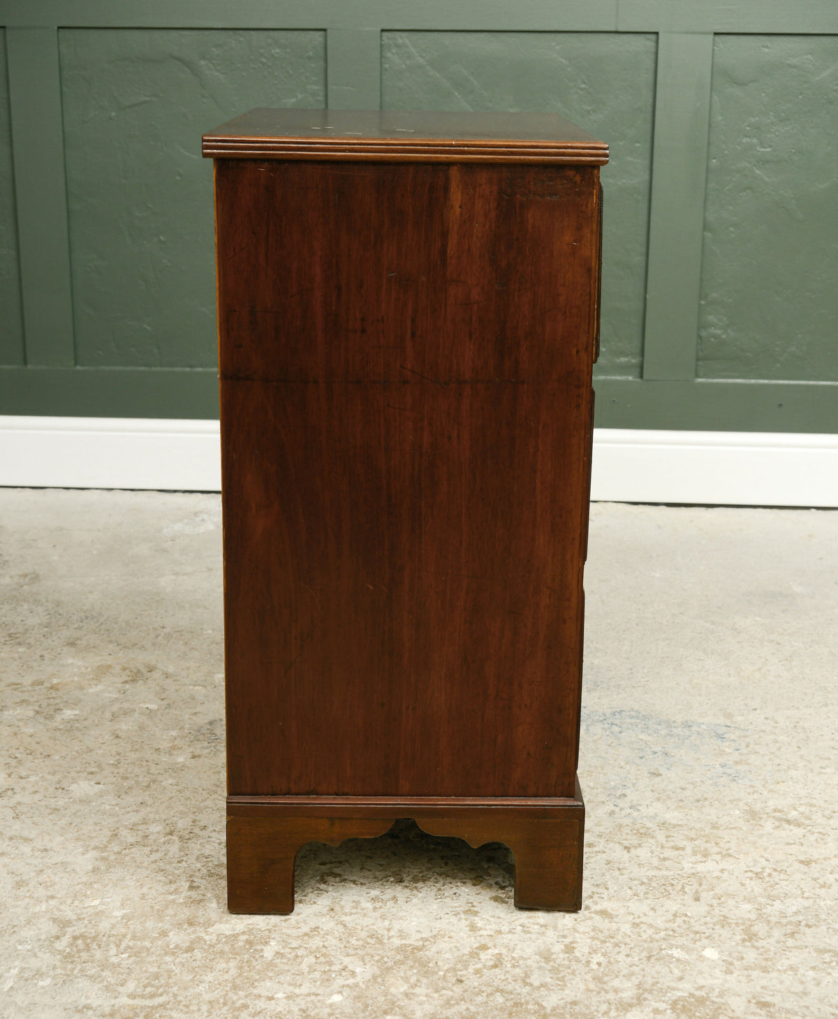 Small Georgian Mahogany Chest of Drawers with Bracket Feet