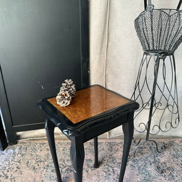 Resin Table Vintage Wine Table with The Modern Twist