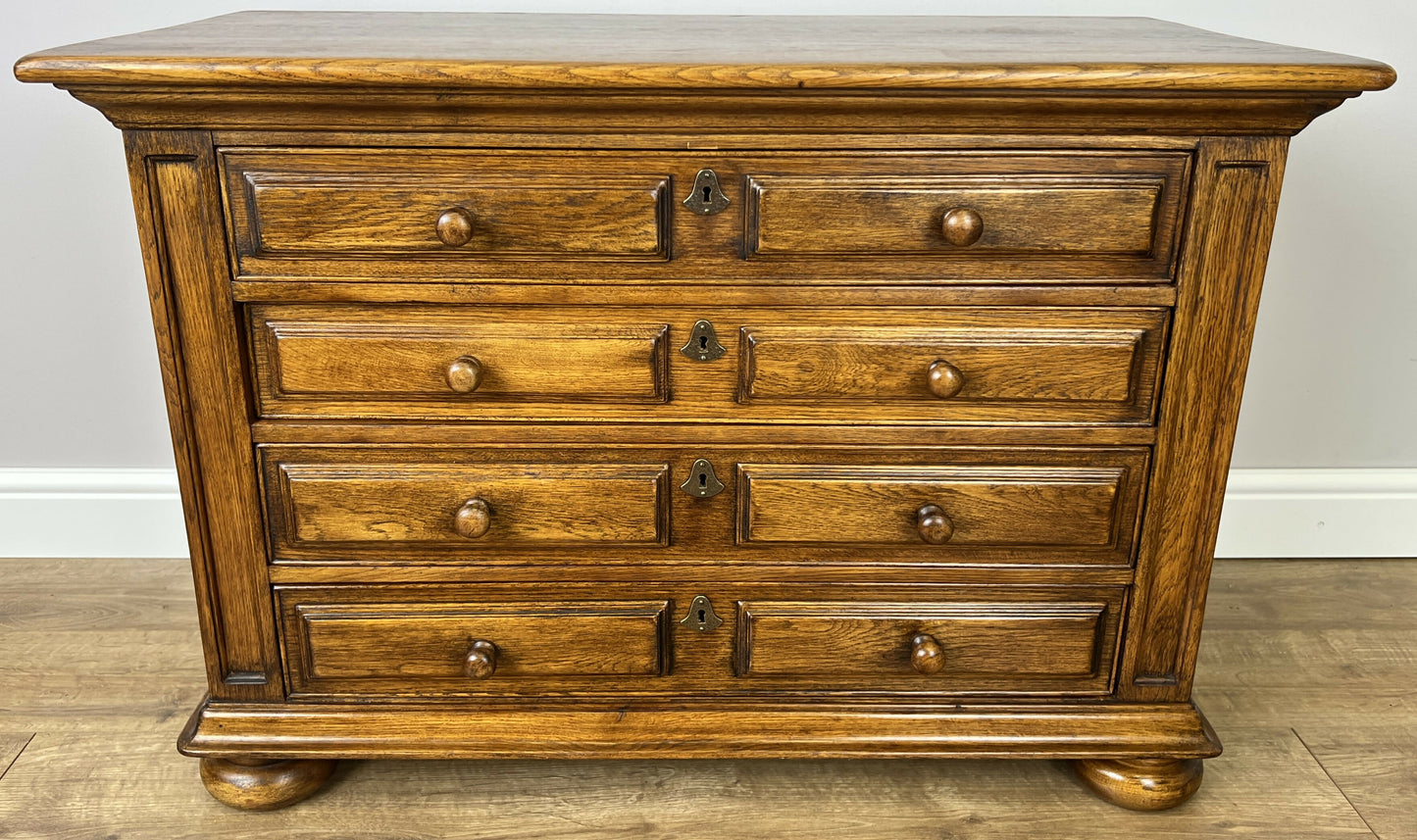 Chest of Drawers Vintage French Style Oak 4 Drawers Carved Cabinet LOT 6258