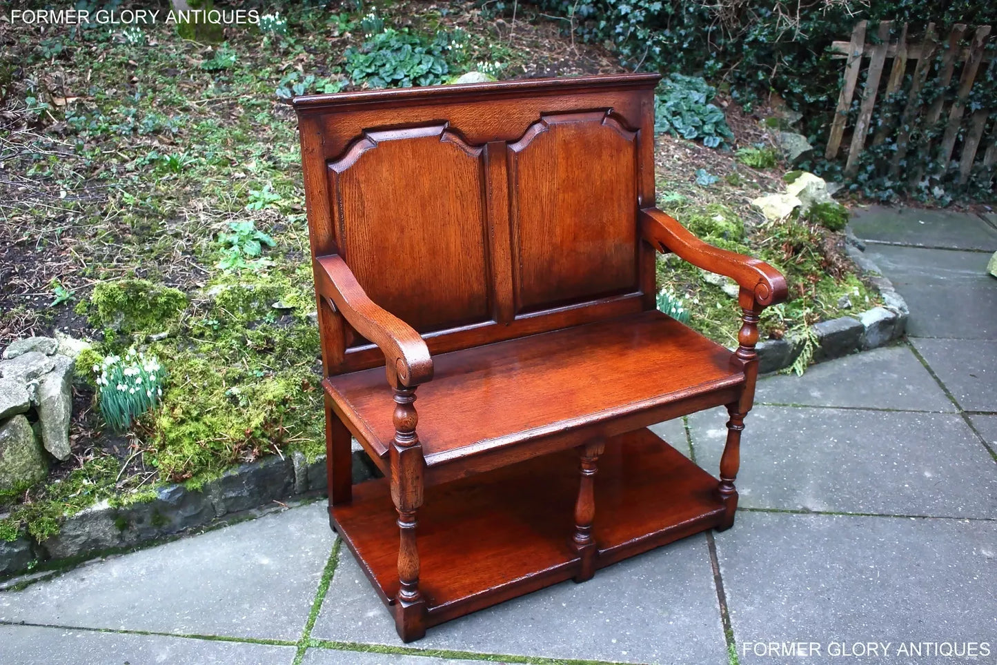 A TITCHMARSH AND GOODWIN SOLID OAK TAVERN SEAT / SETTLE / PEW / HALL ARMCHAIR / BENCH.