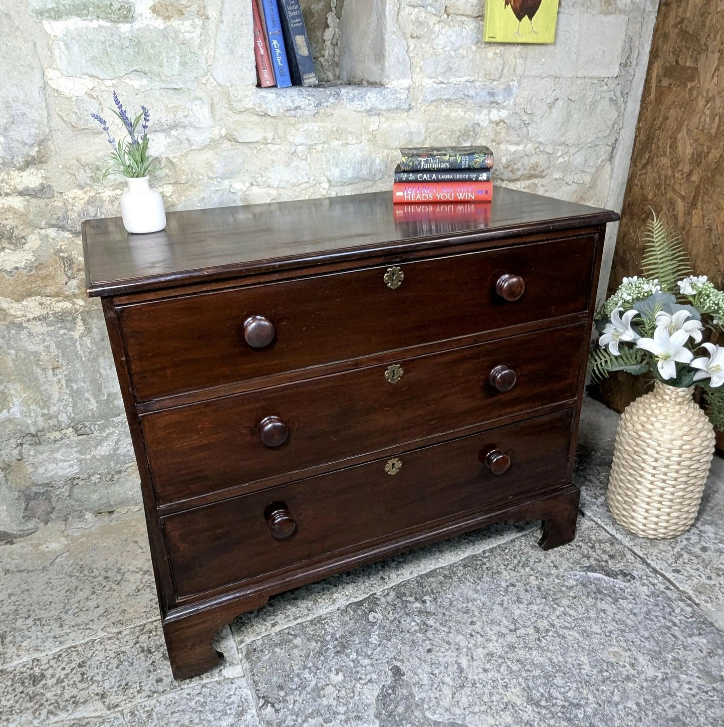 Georgian Mahogany Chest of Drawers - 3 Drawers