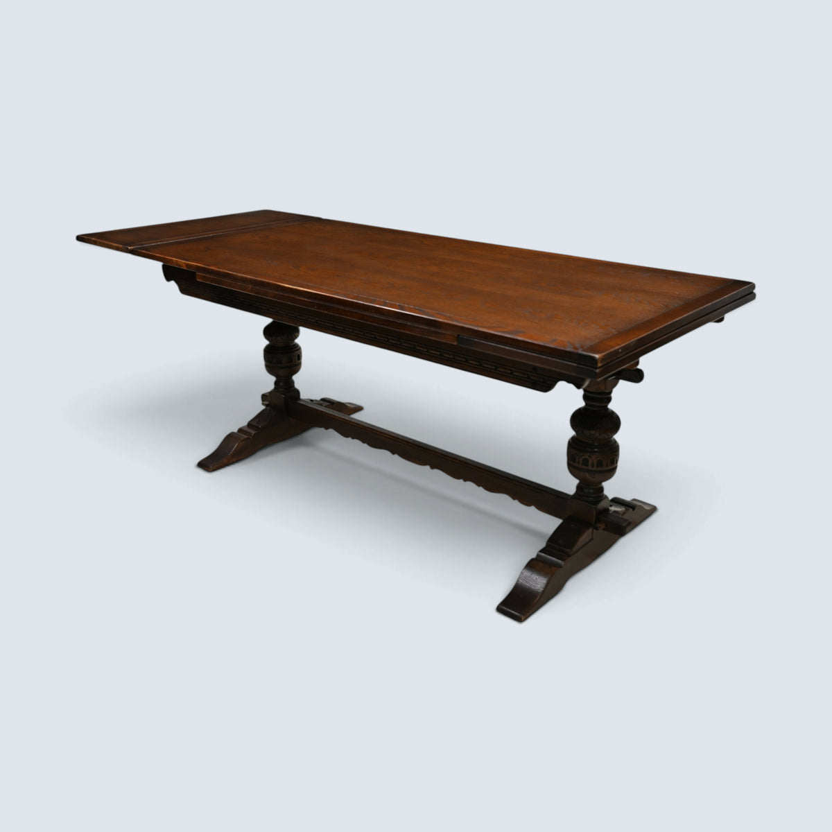 Old Charm Soverign Extending Dining Table Tudor Brown Seats 10 FREE UK Delivery*