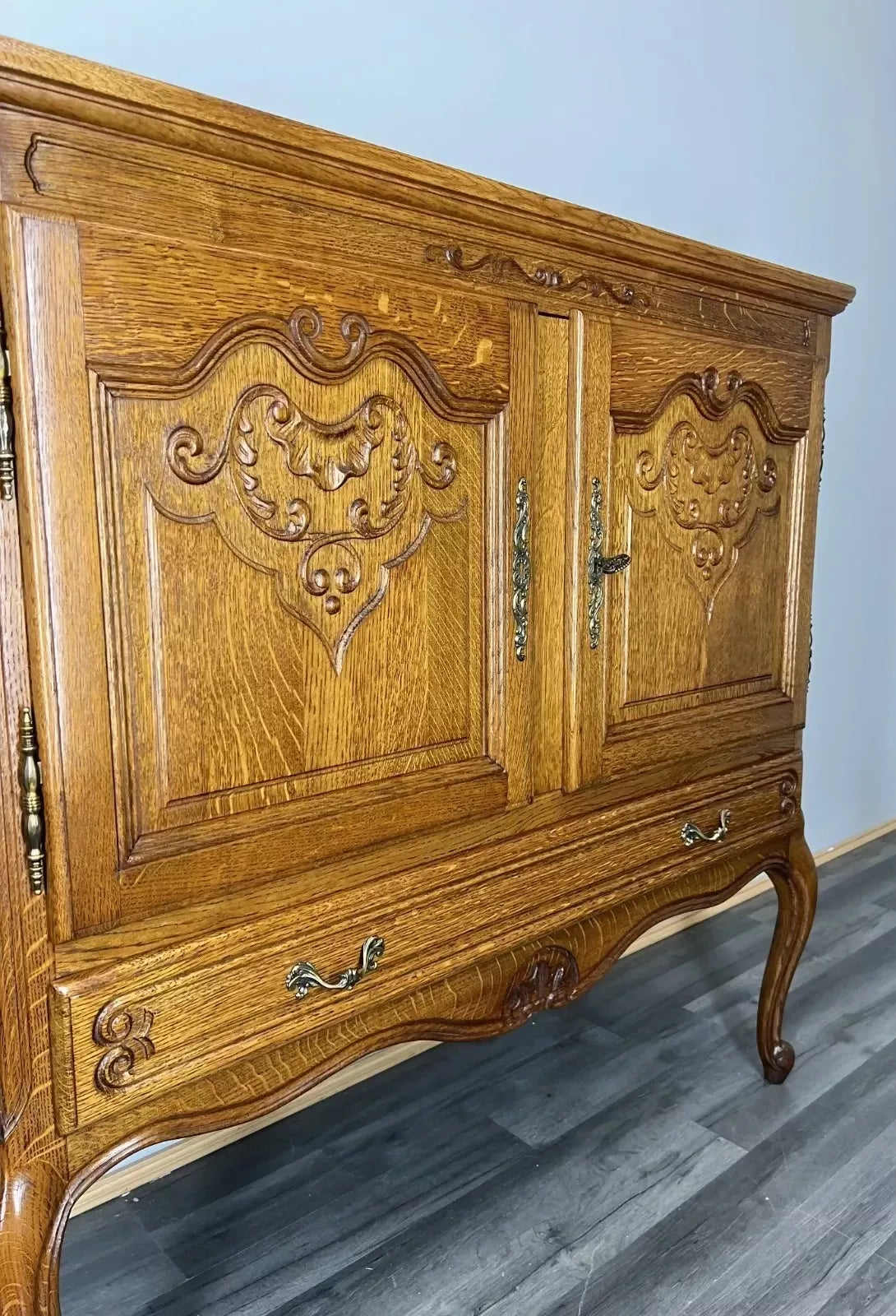 Cabinet Vintage French Louis Style Oak Carved Sideboard with Drawer LOT 4017