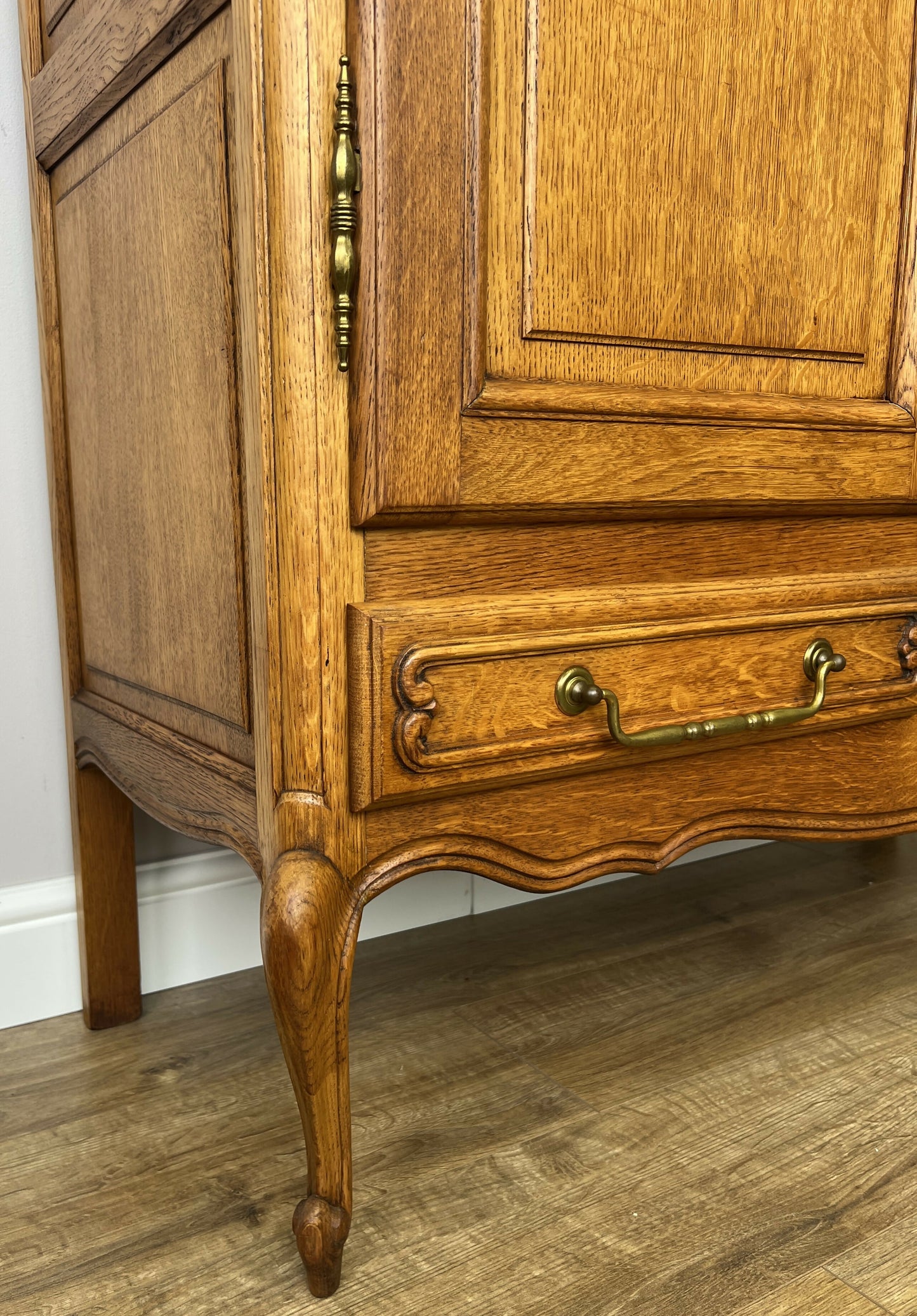Cabinet Vintage French Louis XIV Style Sideboard Oak Carved Cupboard LOT 6268