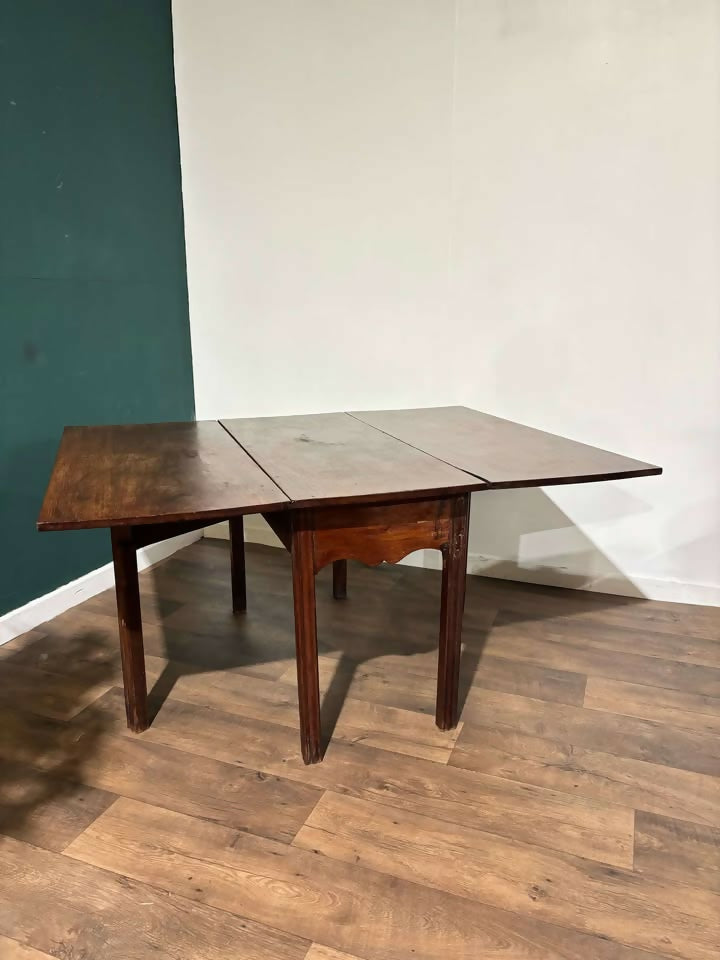 Georgian Mahogany Drop Leaf Tablez