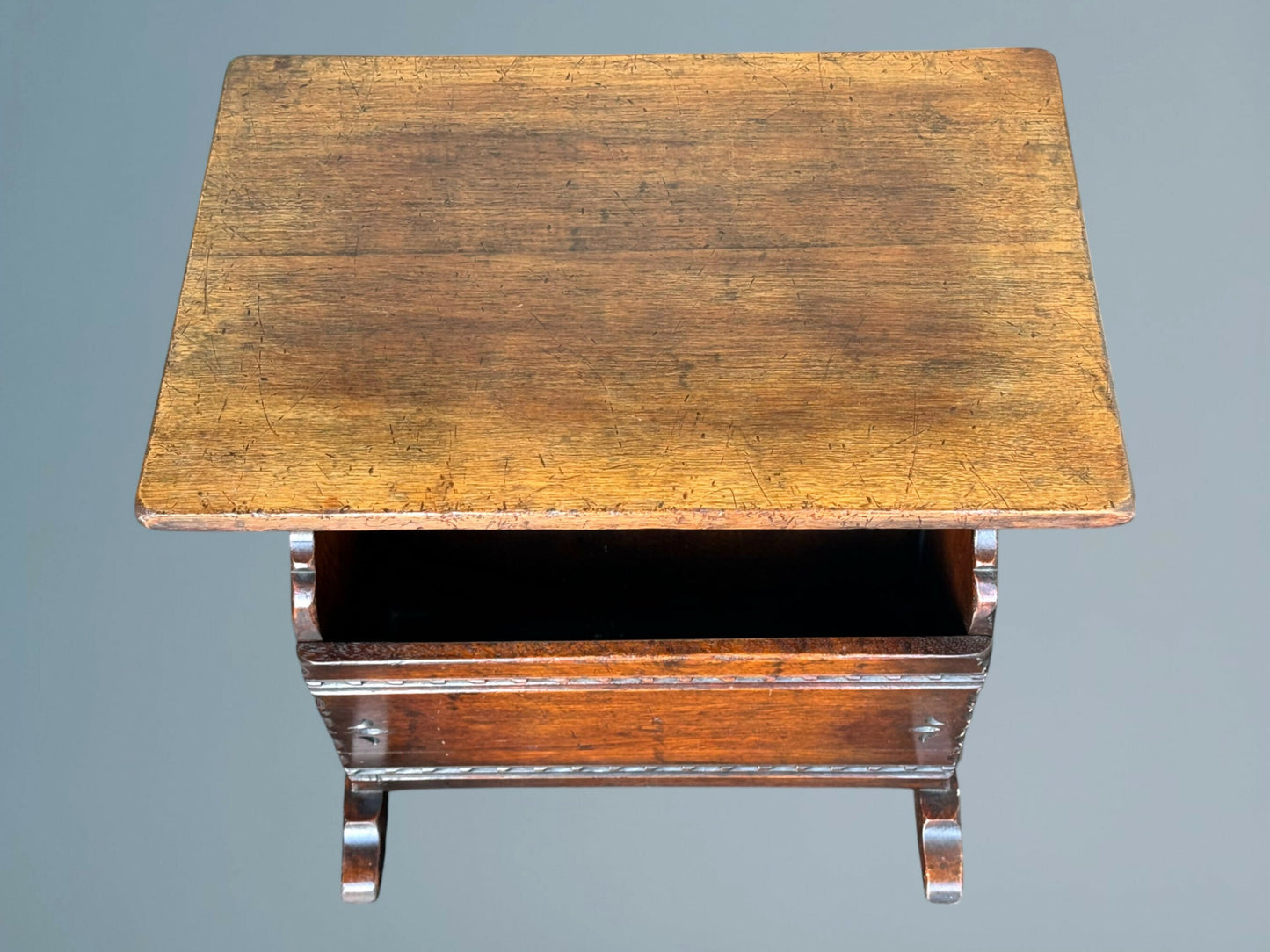 Titchmarsh & Goodwin Oak Magazine Table RL88