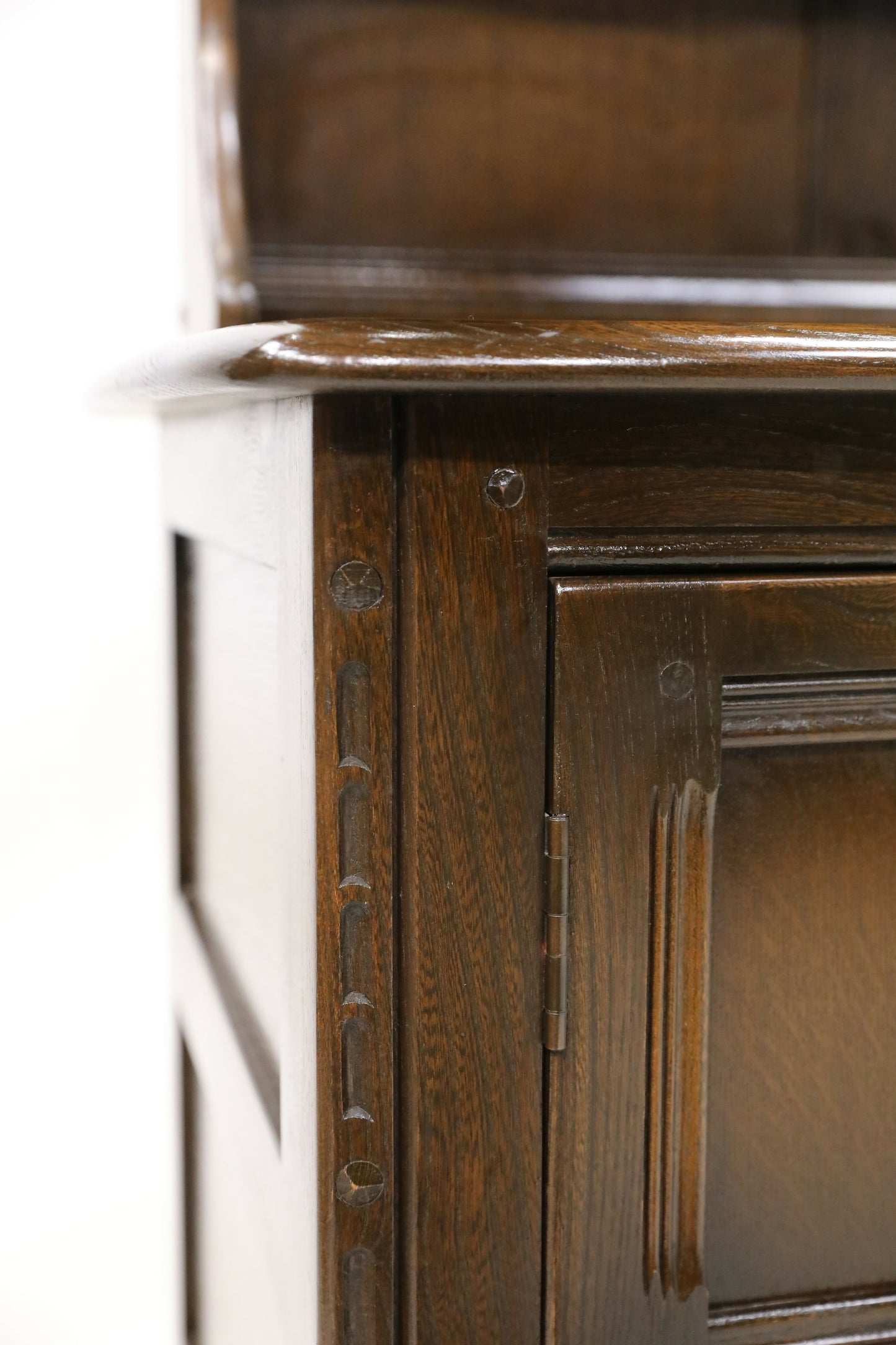 Ercol Old Colonial Welsh Dresser 4 Drawers 2 Cupboards Shelving FREE UK Delivery. SBR8731/1801D