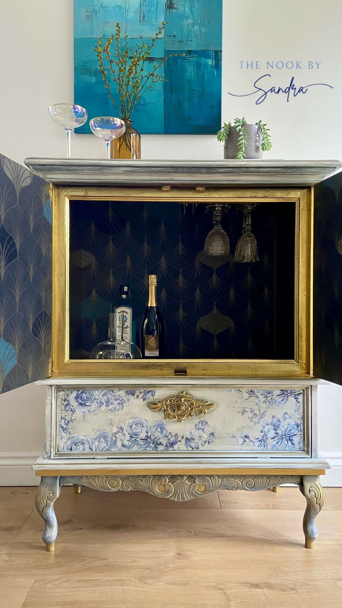 Vintage TV Cabinet Transformed into a Striking Cocktail Cabinet &Drink Bar