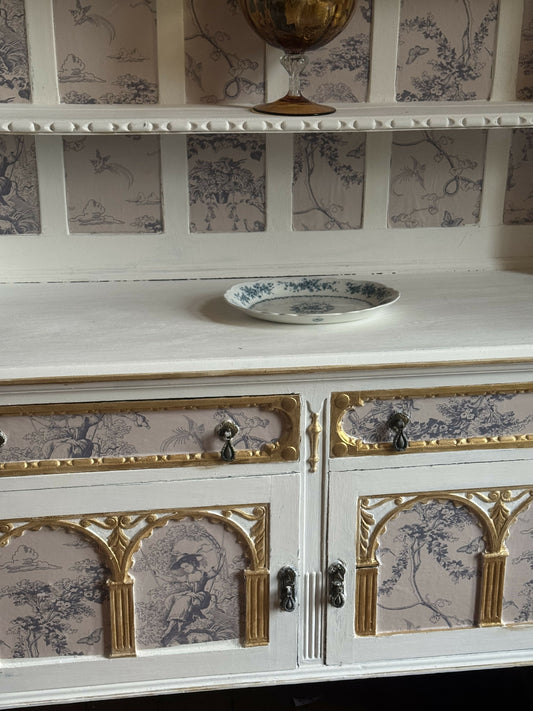 Shabby chic dresser