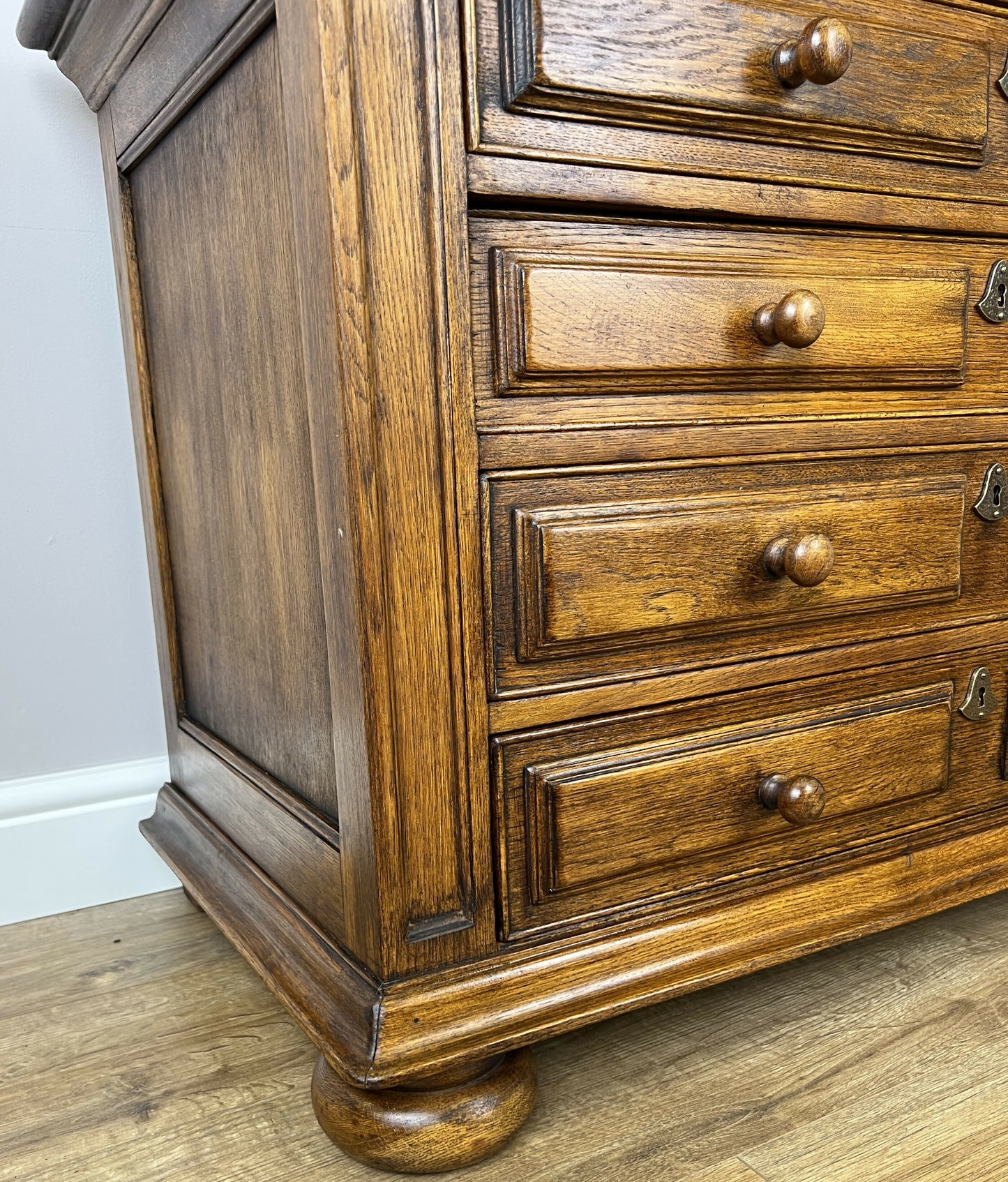 Chest of Drawers Vintage French Style Oak 4 Drawers Carved Cabinet LOT 6258