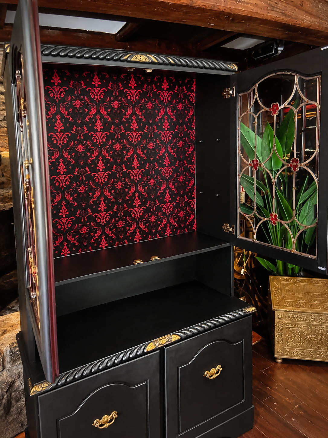 Gothic Black & Antique Gold Glazed Display Cabinet | Drinks & Cocktail Cabinet