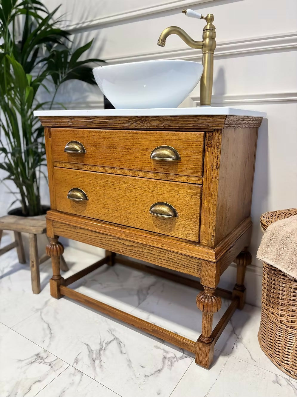 Traditional Bathroom Vintage Vanity Unit With Tap - George II