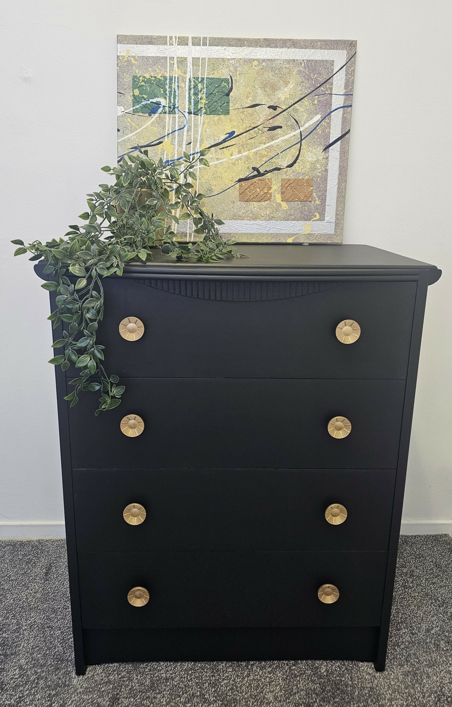 Elegant Classic Chest of Drawers