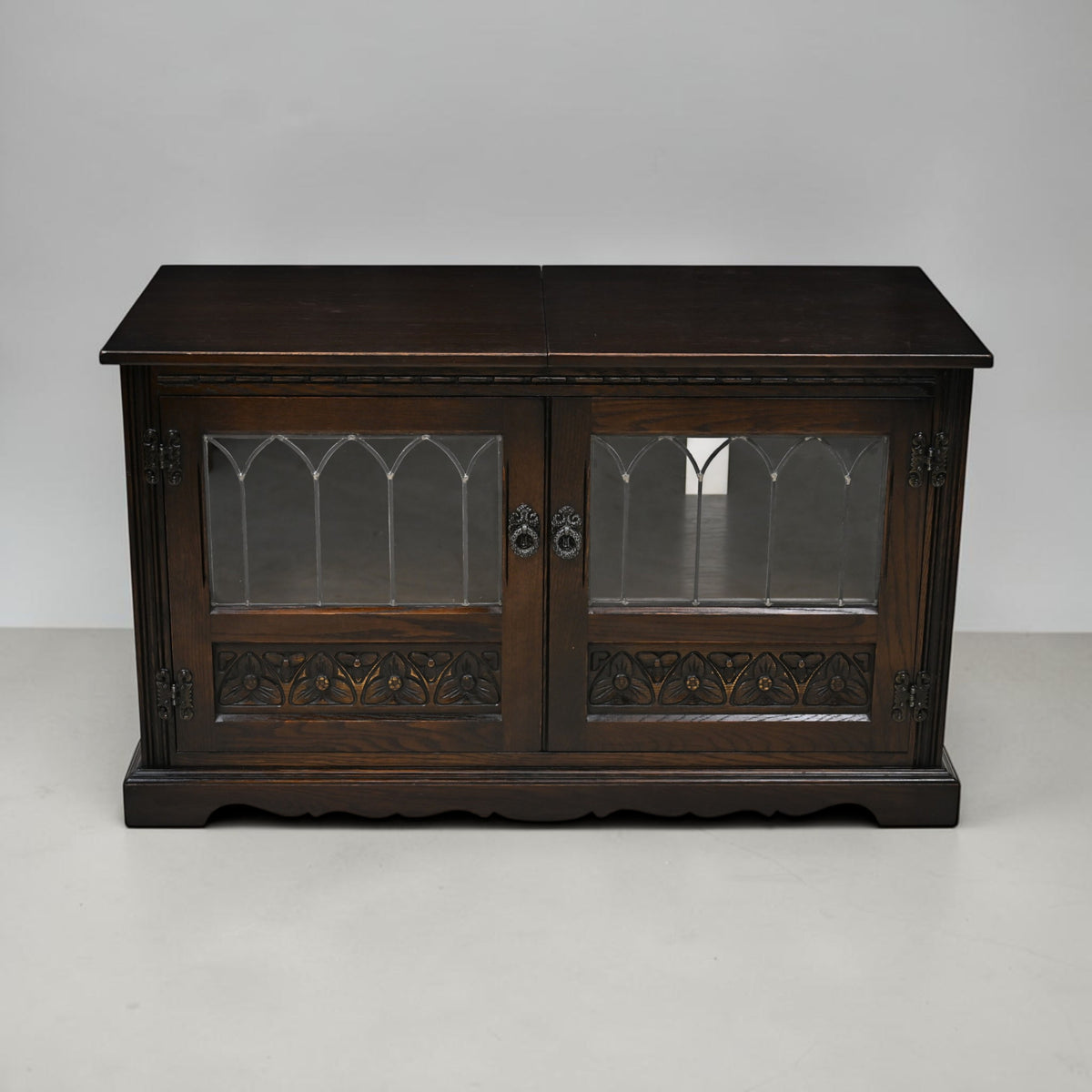 Old Charm Entertainment Centre TV Cabinet Lift Up Top Jacobean FREE UK Delivery*