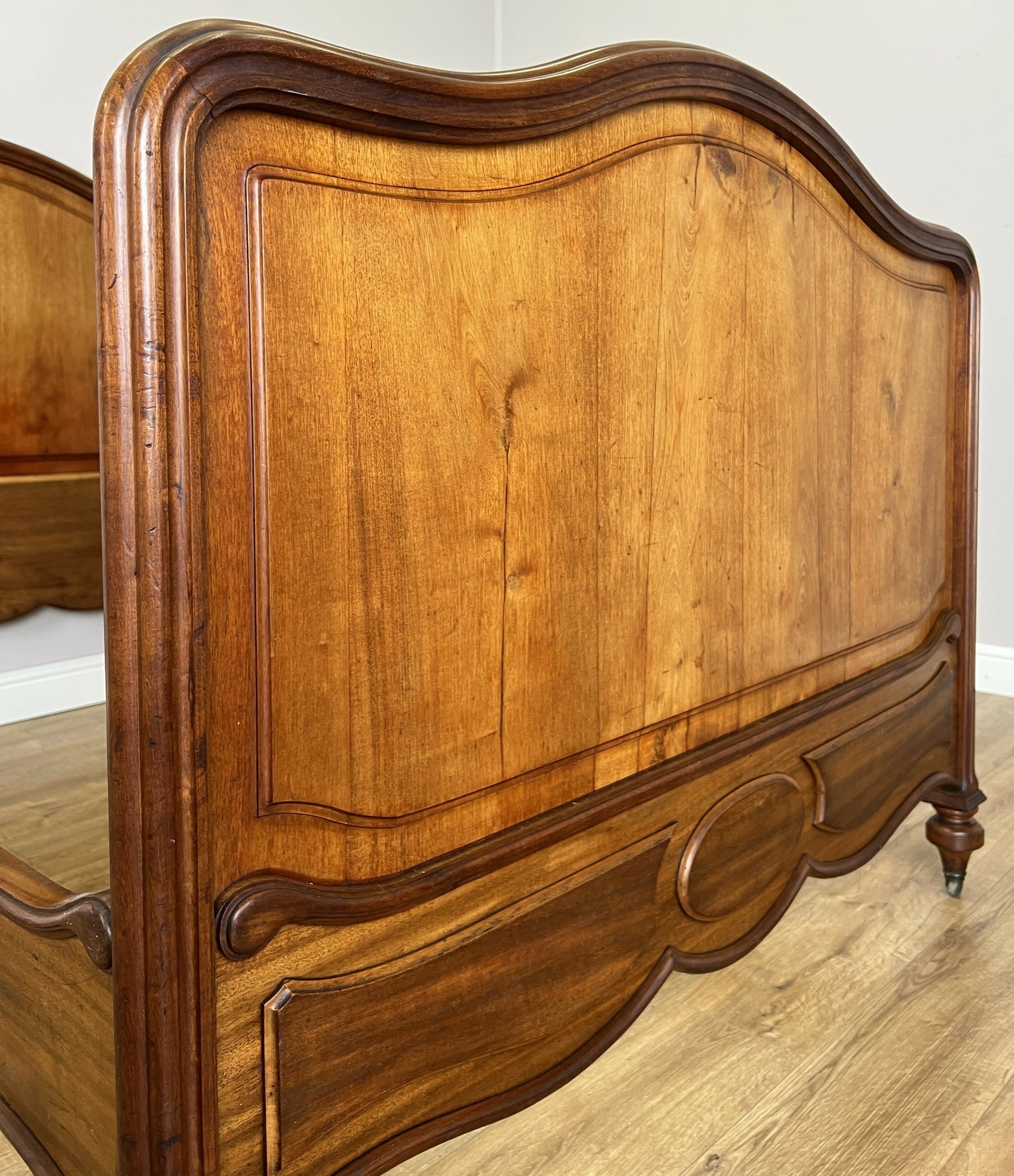 Bed Antique French Style Double Bed Frame Walnut Carved Headboard LOT 6407