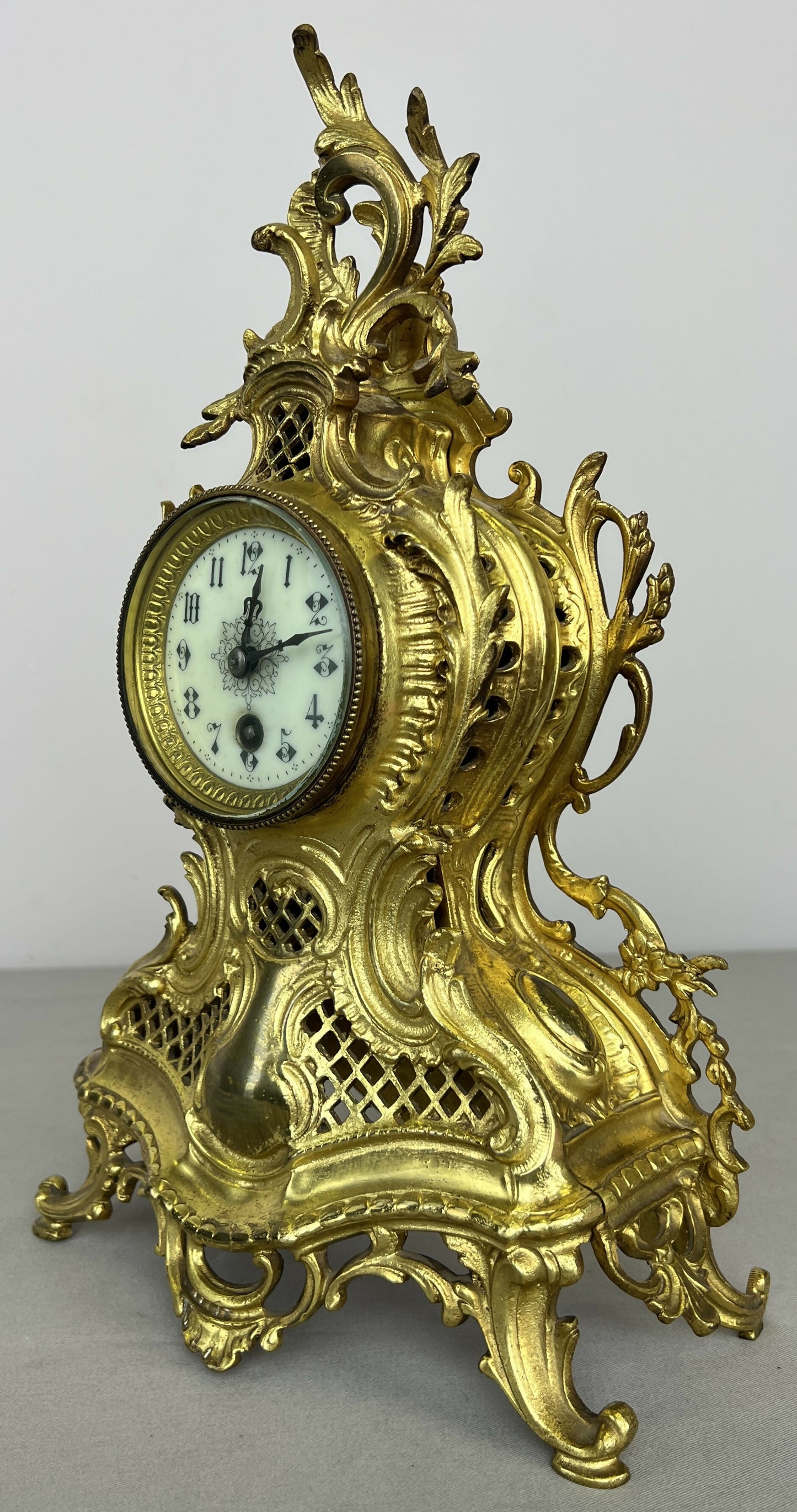 Clock Vintage French Style Brass Ornate Mantel Clock with Key LOT 6474