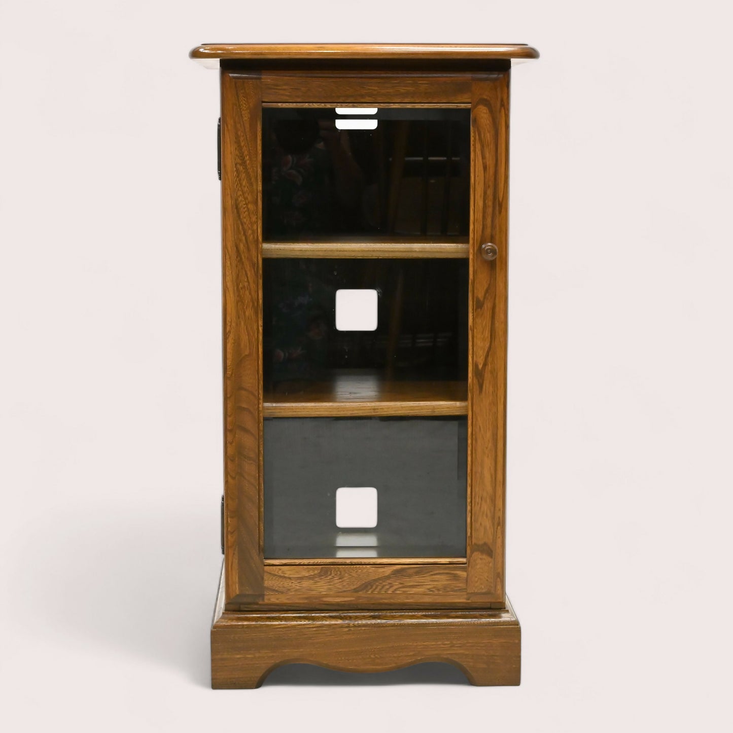 Ercol Midi Hi Fi Cabinet Model 2071 Glass Door Golden Dawn FREE UK Delivery. SBR10864/2608E