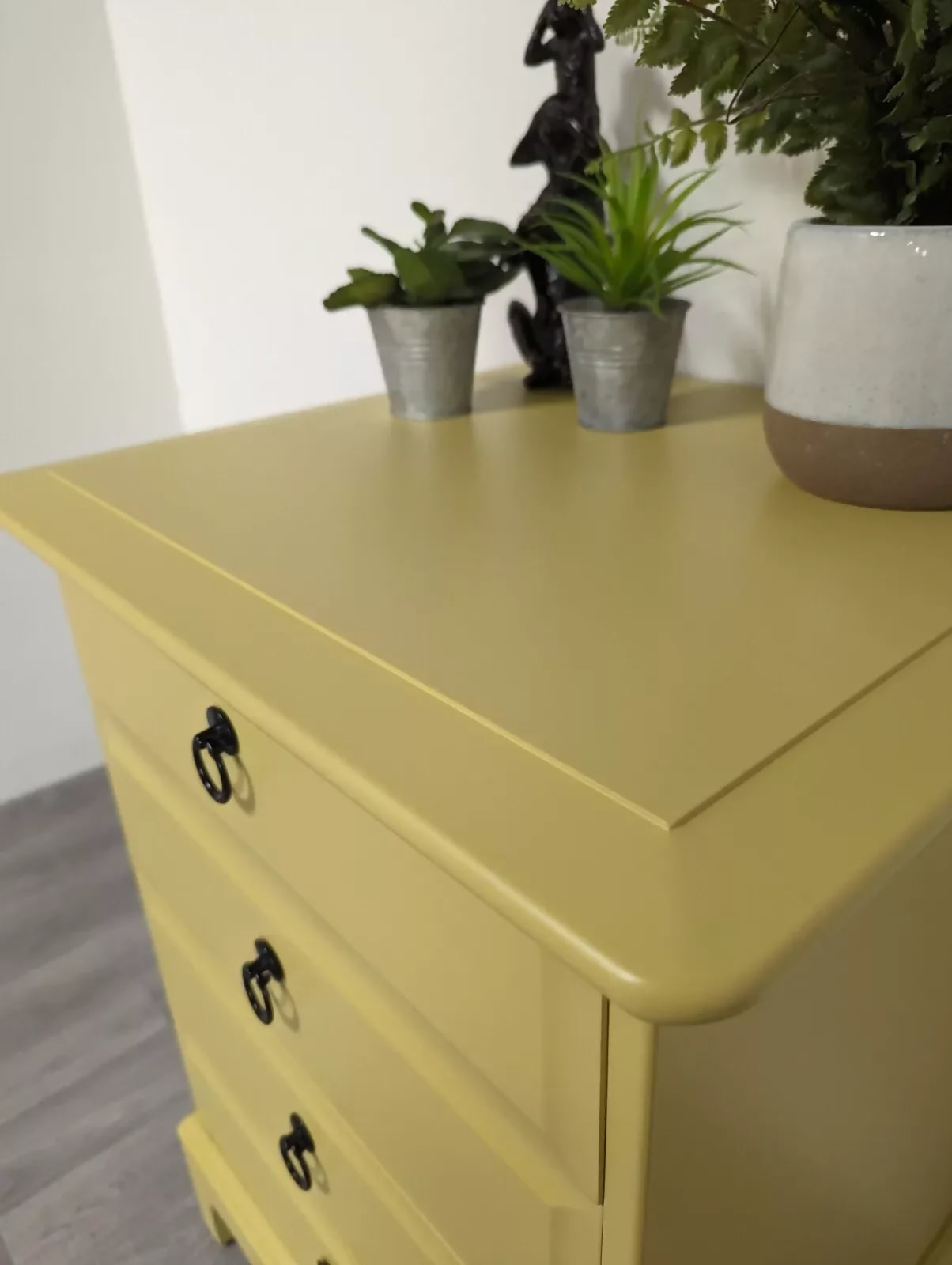 Profesionally Sprayed 2 X yellow Stag Minstrel 4 Drawer Bedside Tables (pair)