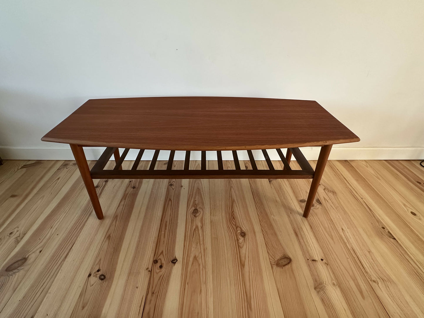 Mid Century Danish Teak Coffee Table Vintage Retro MCM Surfboard Style Coffee Table
