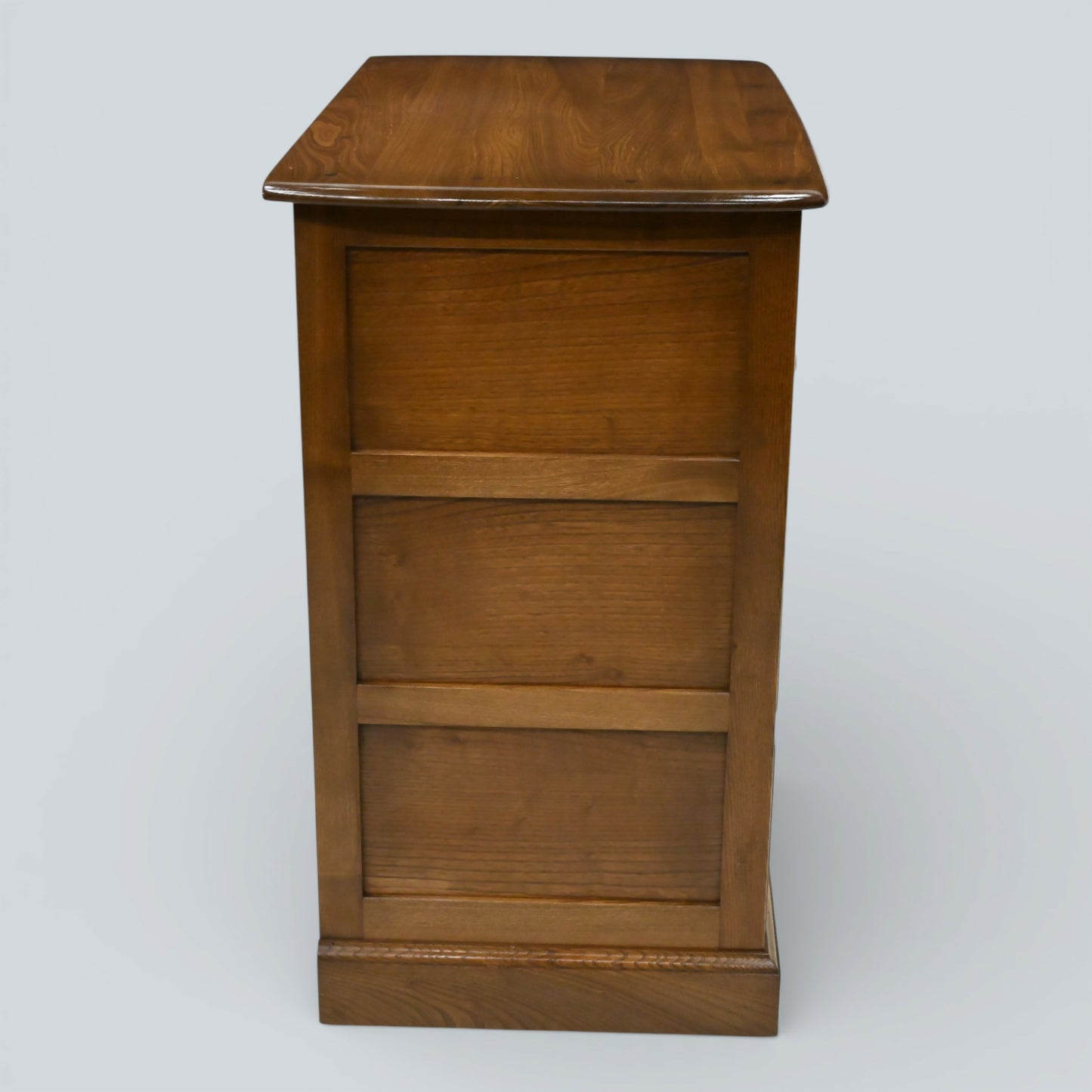 Ercol Mural TV Video Cabinet Golden Dawn Hideaway Doors Model 839 FREE Delivery