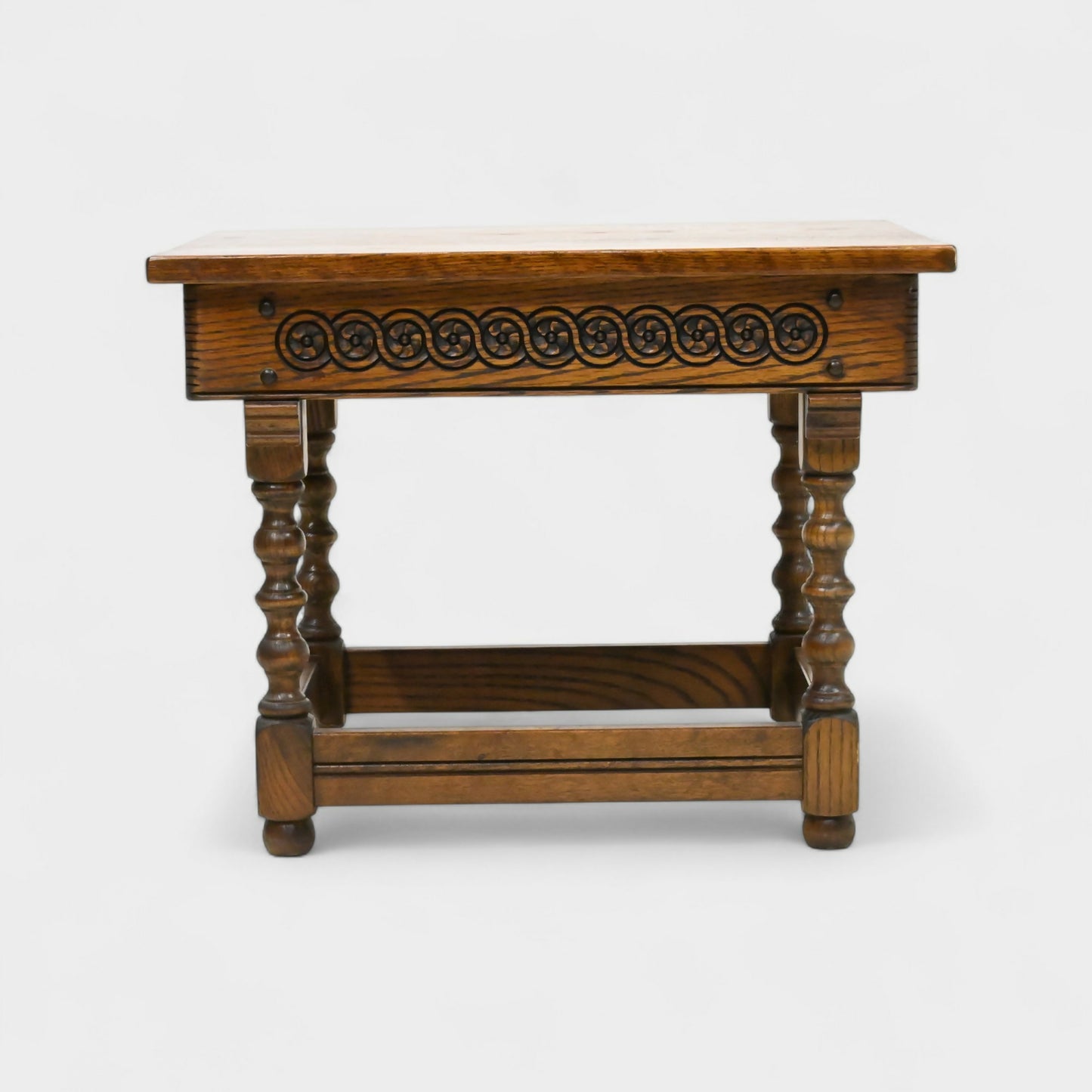 Old Charm Side Table Lamp Table Light Oak Bobbin Turned Legs FREE UK Delivery. SBR10764/2807E