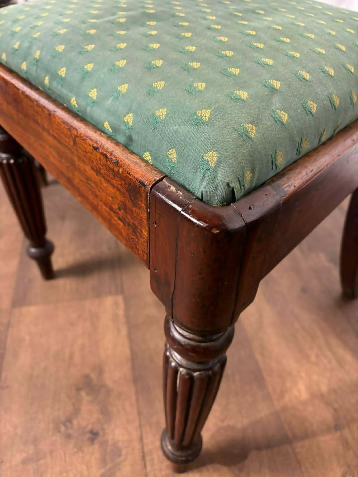 Victorian Set of Four Mahogany Slat Back Dining Chairs – Carved Backs, Turned Legs