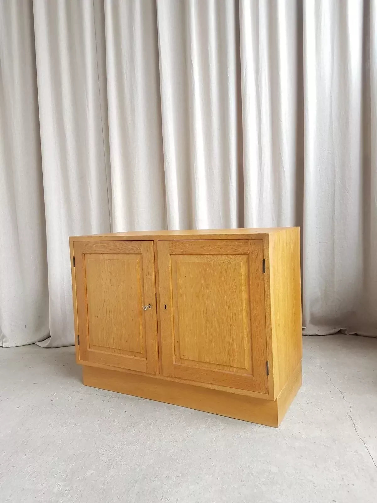Vintage Mid Century Danish Oak Compact Sideboard Media Cabinet Scahdi Retro R516