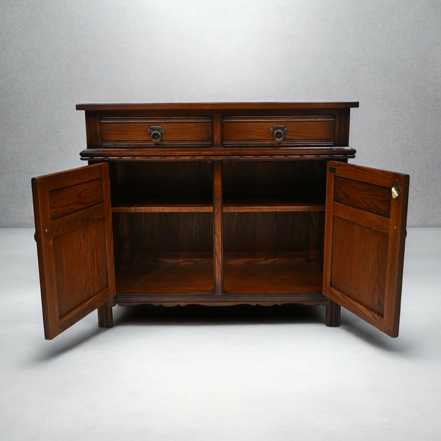 Old Charm Oak Sideboard Vintage Furniture Storage Tudor Brown FREE UK Delivery*