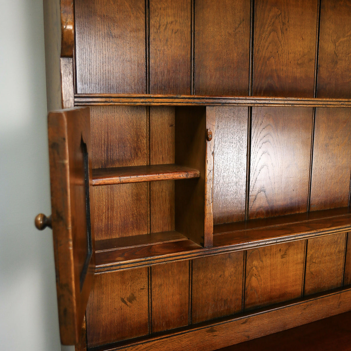 Oak Welsh Dresser by Batheaston Furniture with Plate Rack and Keys
