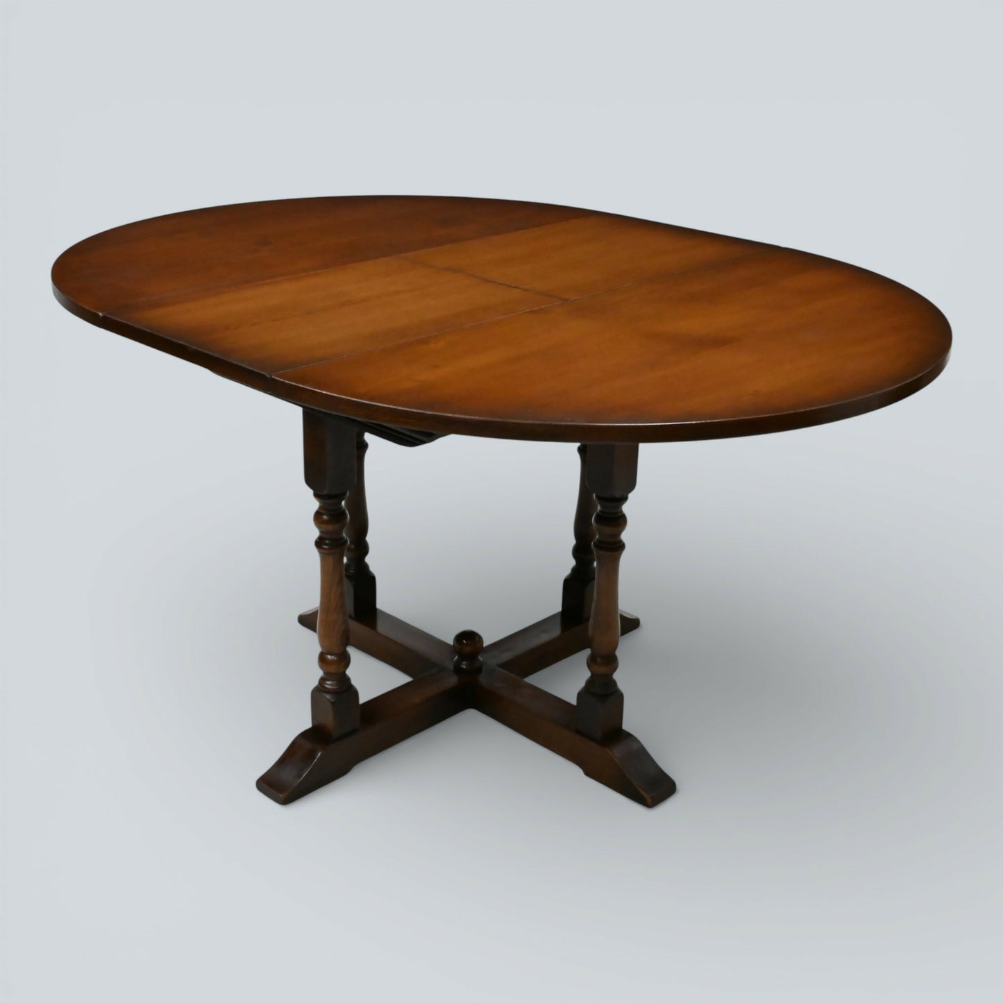 Old Charm Oak Round Dining Table Extending Seats 6 Tudor Brown FREE Delivery*